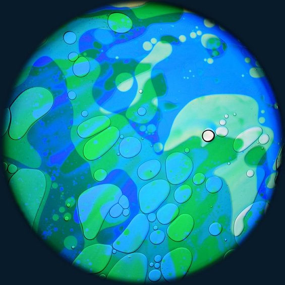 Obrazkovy kotuc s tekutinou modra zelena